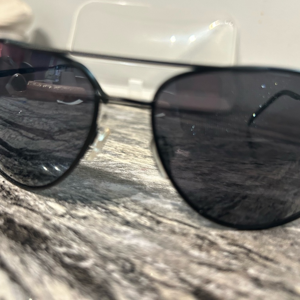 Stylish Black Aviator Sunglasses - Picture 1 of 9